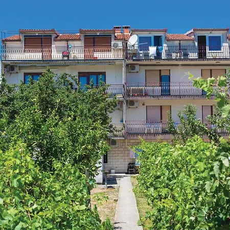 Apartment 3 Bedroom Gorgeous In