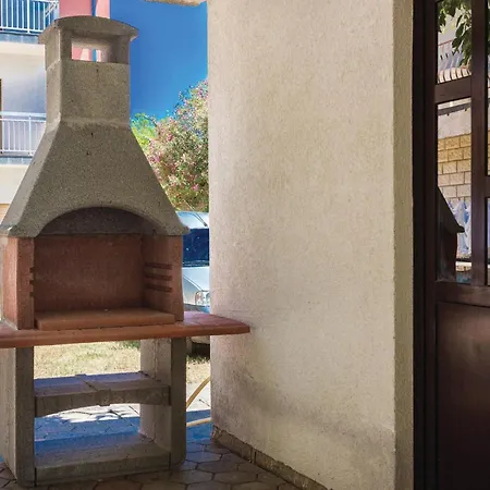 Three-bedroom In 公寓 *