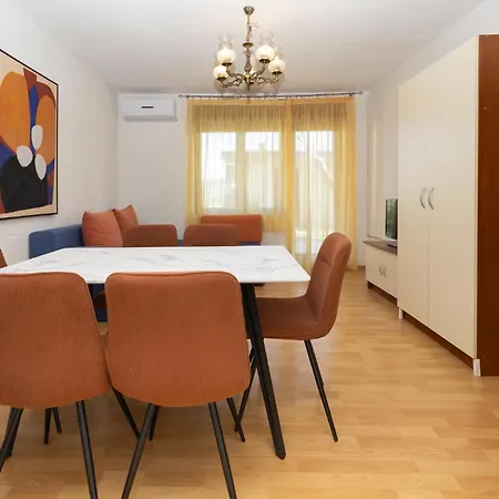 3 Bedroom Gorgeous In Apartment Trogir