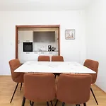 Three-bedroom In Трогир